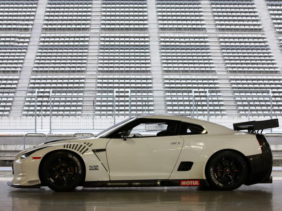  Nissan GT-R FIA GT1 2009 года  (фото 9 из 28)